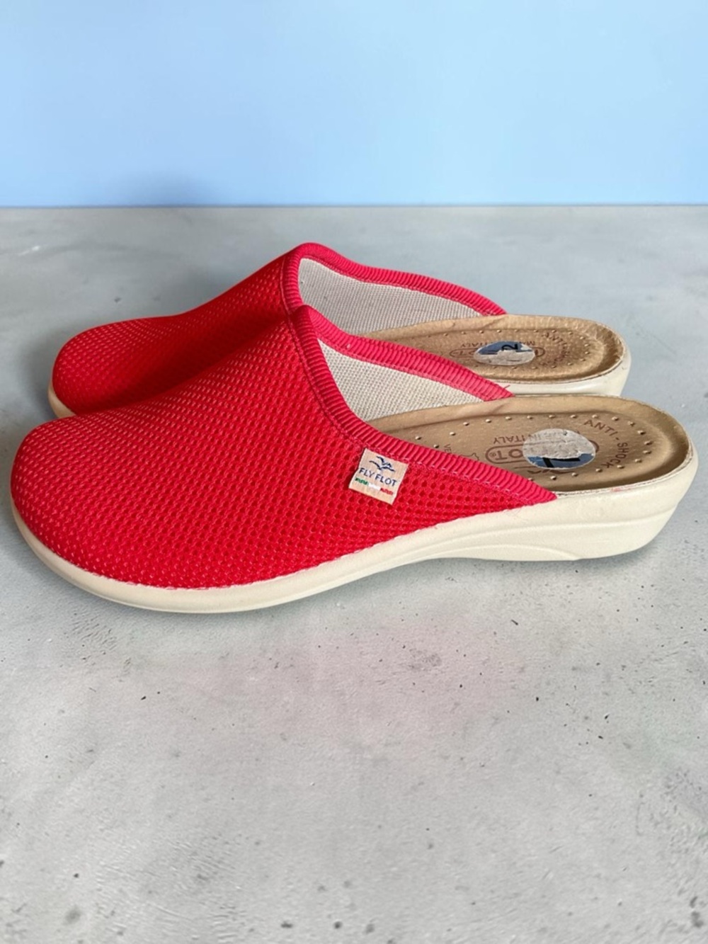 FLY FLOT Anti-Shock Anatomic Mesh Slip On Clogs Mules Slides Women’s 7.5 Red